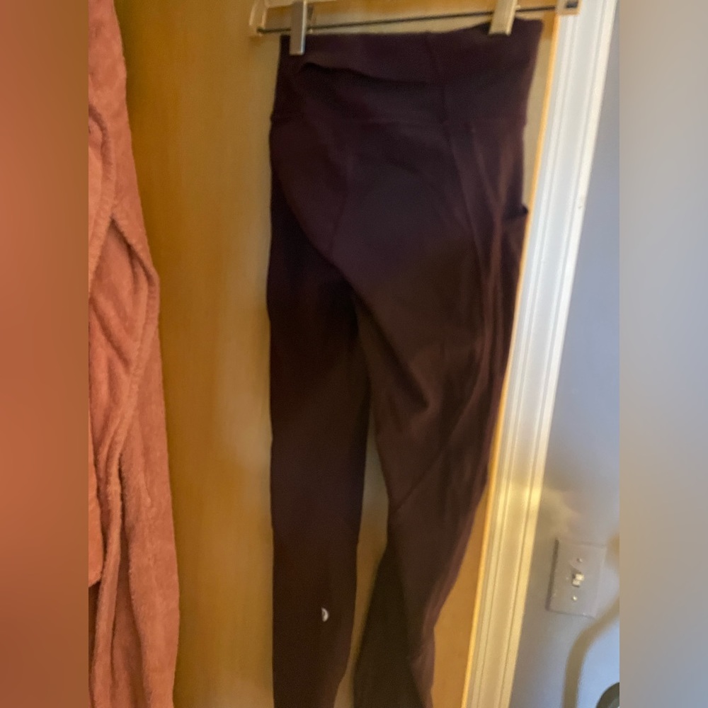 Lululemon Time To Sweat Crop 23" size 2 - Picture 3 of 5